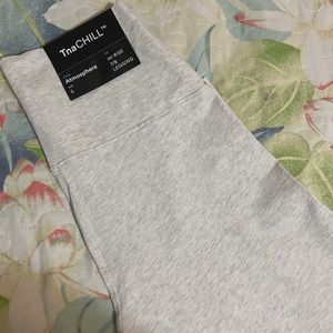 TNAChill Atmosphere Hi-Rise 7/8 Leggings in Light Grey Size S